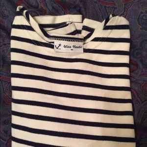 Women's 2/3 striped navy shirt.